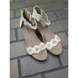 Lucky Brand Kaydyn Beige Crochect Wedge Open Toe Sandals Womans Size 8